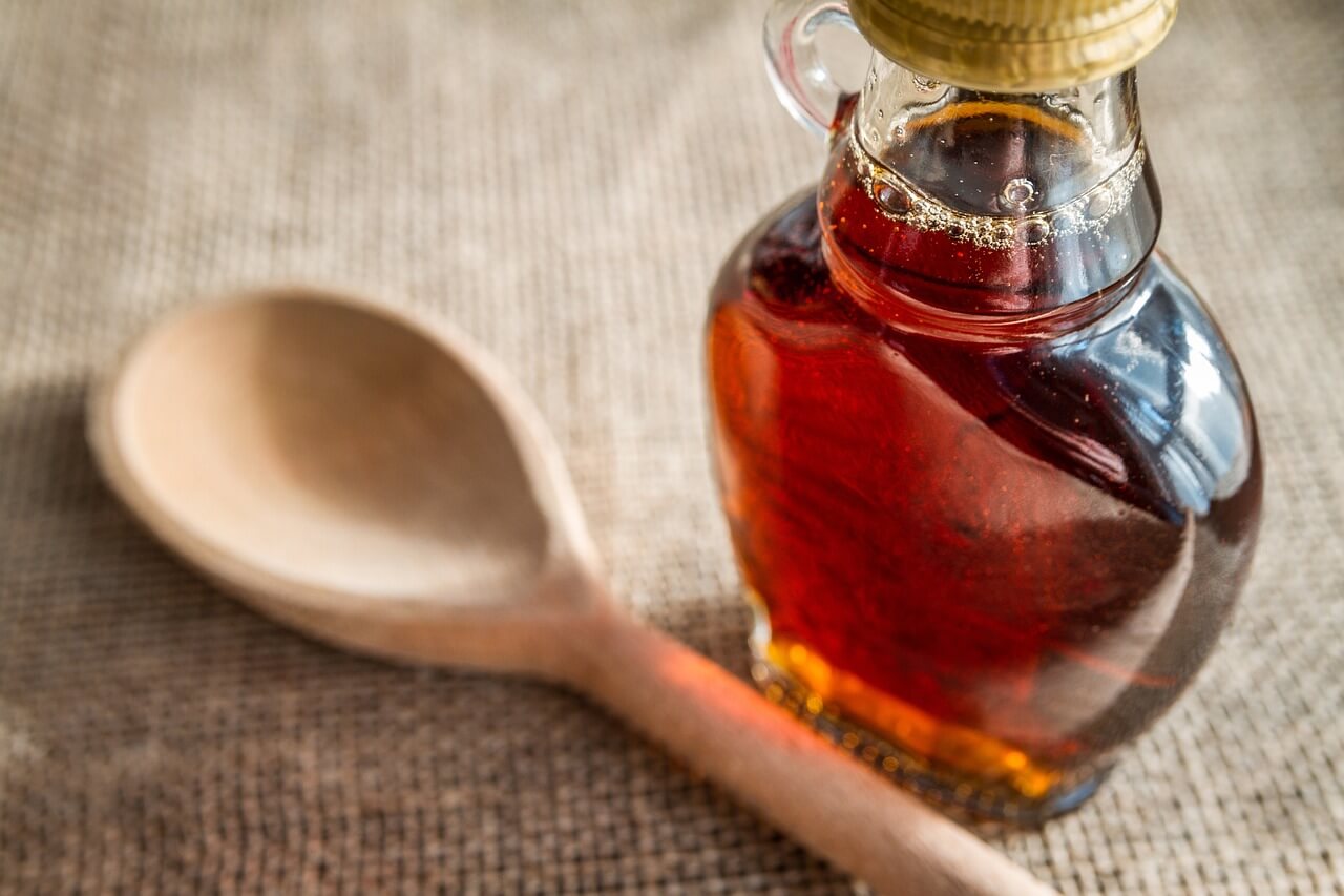 Maple Syrup Scented Candle - Hand-Poured in Ottawa - Eco-Friendly Soy Wax.