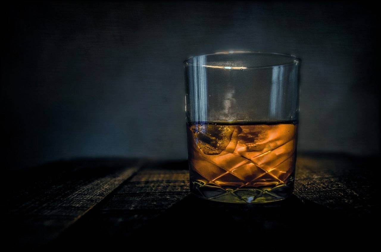 Bourbon Scented Candle - Hand-Poured in Ottawa - Eco-Friendly Soy Wax.